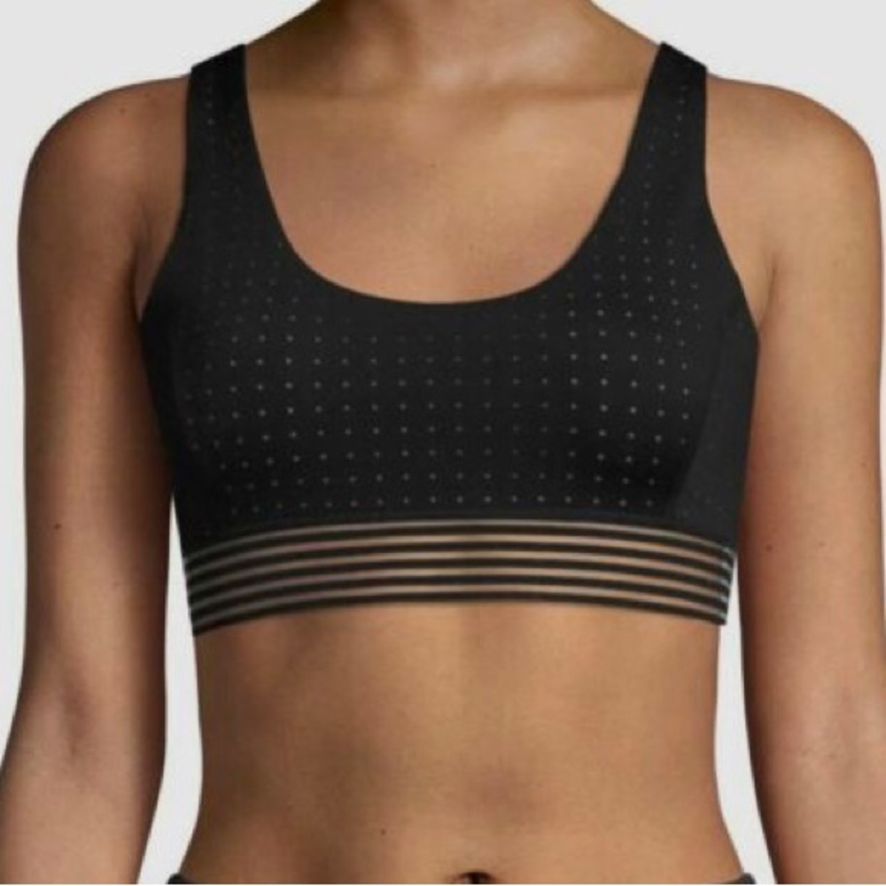 Aurum Breath In Sports Bra and Polewear Shorts with Mesh Details